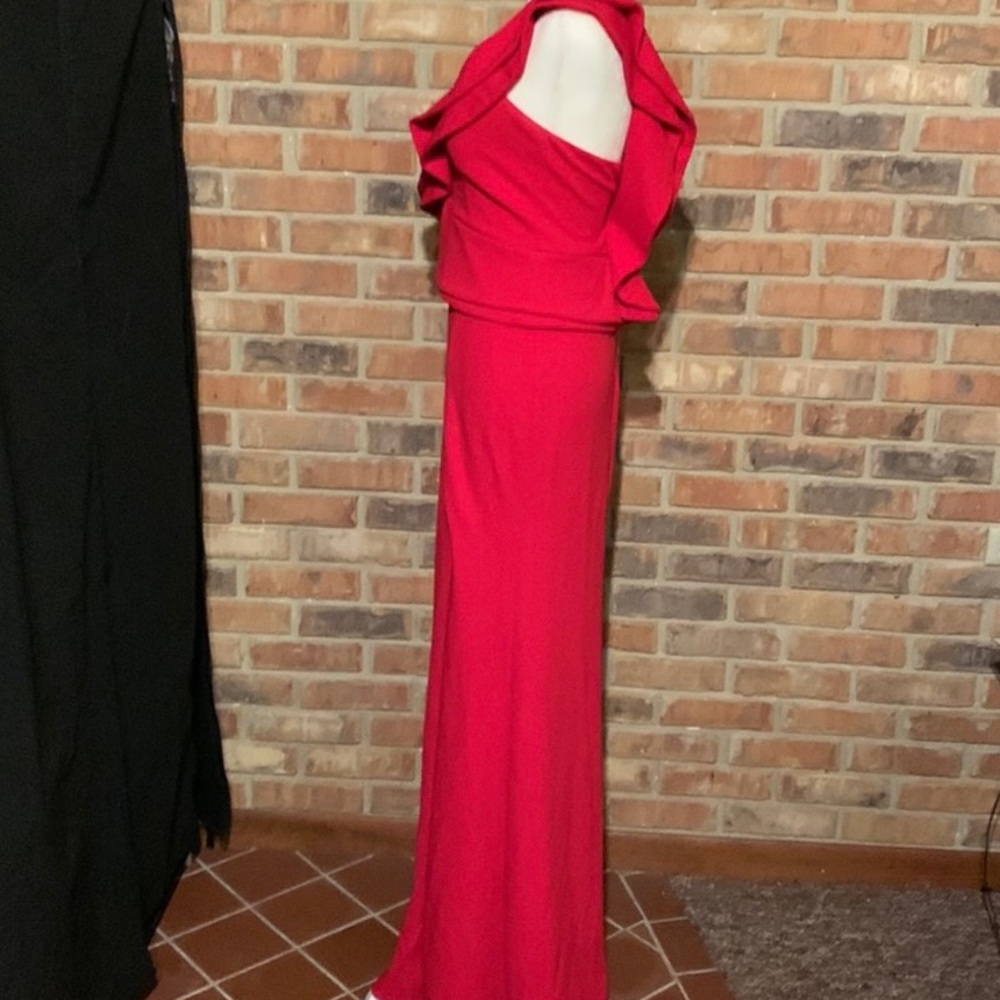 Lulu’s long red dress with lining zippered back size S - Picture 4 of 8